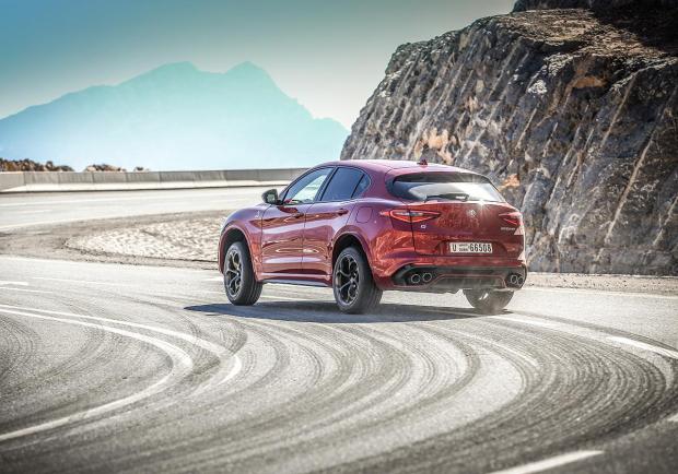 Alfa Romeo Stelvio Quadrifoglio sovrasterzo