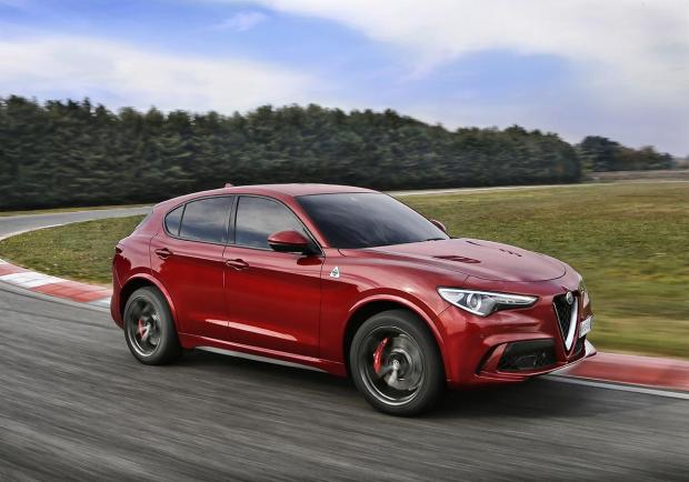 Alfa Romeo, la Stelvio Quadrifoglio vince il Driver's Award 01