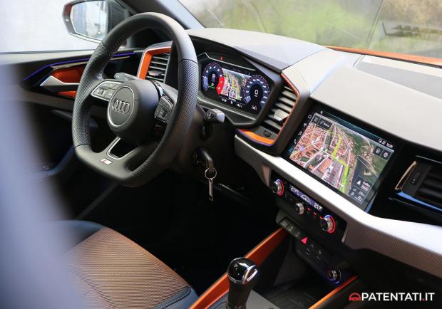 Audi A1 citycarver 30 TSI s tronic interni