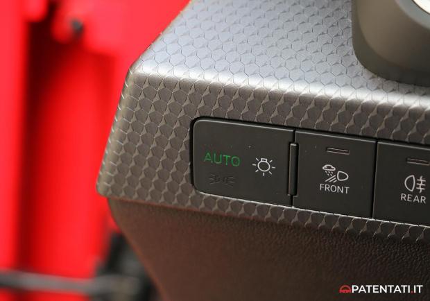 Audi A1 Sportback 30 TSFI tasto accensione fari