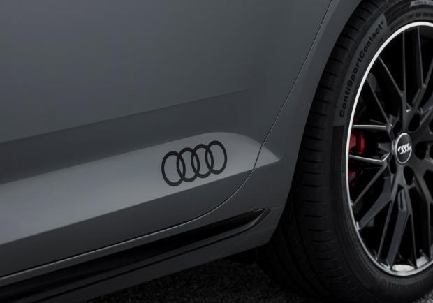 Audi A4 Avant S line Black logo Audi