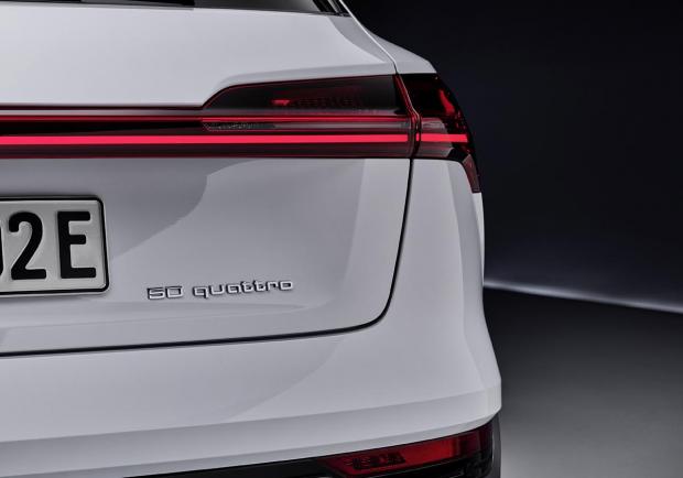 Audi e-tron 50 quattro, più potenza per la Suv elettrica 05