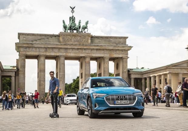 Audi e-tron Scooter, dopo la Suv lo skateboard elettrico