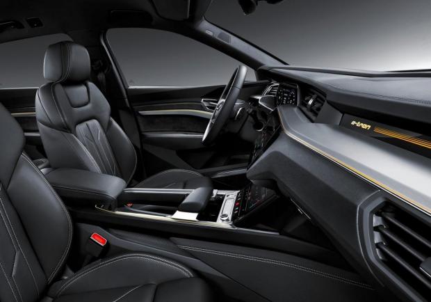 Audi e-tron sedili anteriori