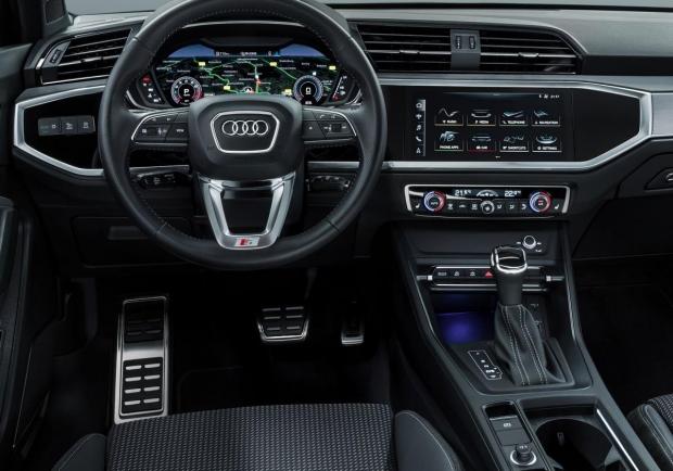 Audi Q3 interni