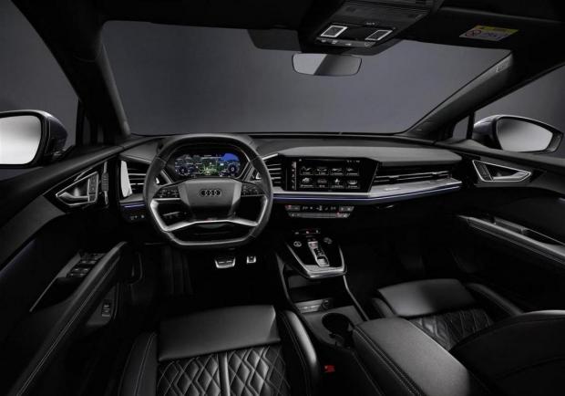 Audi Q4 e-tron con realtà aumentata interni