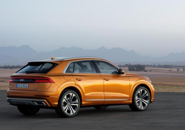 Audi Q8 tre quarti posteriore