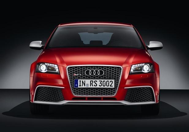Italian R3 Front Foto Audi RS3 rossa frontale - Patentati