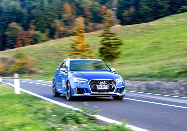 Audi RS3 tre quarti anteriore