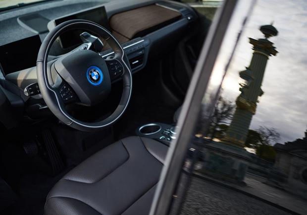 BMW i3 abitacolo foto