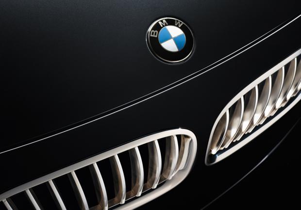 BMW Individual 760Li Sterling dettaglio logo e doppio rene