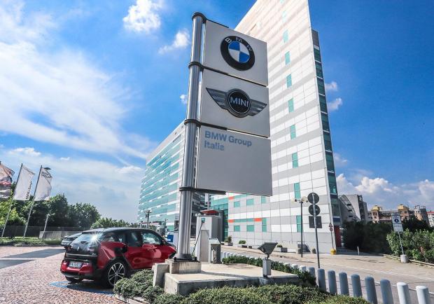 BMW Italia, la sede che alimenta le proprie auto 06