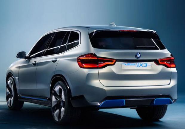 BMW iX3 immagine