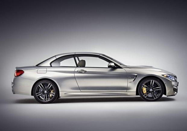 BMW M4 Cabrio con tetto chiuso