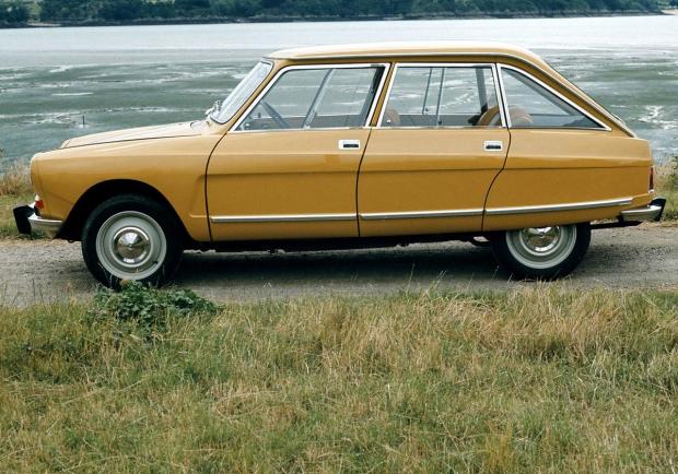 Citroen AMI8, 80 anni fa un'auto rivoluzionaria 02