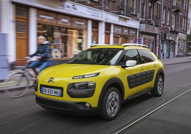 Citroen C4 Cactus 1.2 PureTech 110 CV tre quarti anteriore