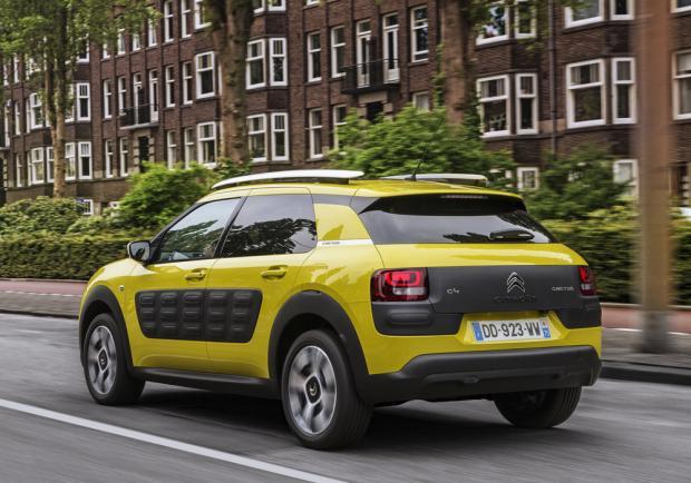 Citroen C4 Cactus 1.2 PureTech 110 CV tre quarti posteriore