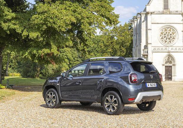 Dacia Duster 150cv edc immagine