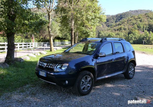 Dacia Duster 1.5 dCi 110 CV 4x4 tre quarti anteriore