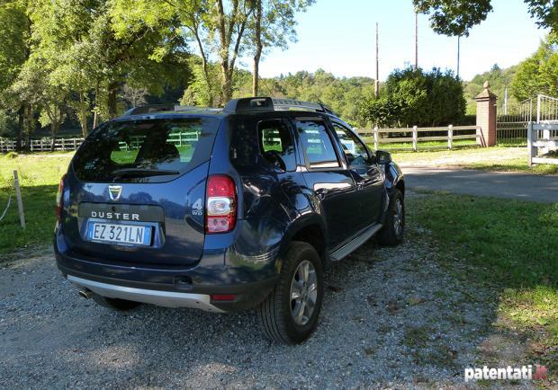 Dacia Duster 1.5 dCi 110 CV 4x4 tre quarti posteriore