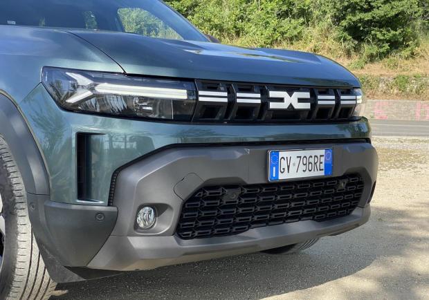 Dacia Duster Eco-G 100 Extreme calandra