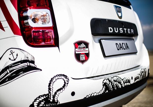 Dacia Duster Strongman badge
