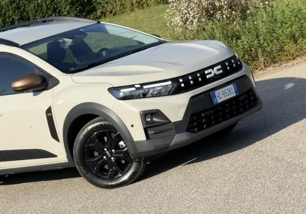 Dacia Jogger Hybrid 155cv Extreme anteriore