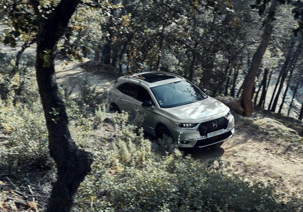 DS 7 Crossback E-Tense 4x4, ora la Suv compatta è ibrida 03