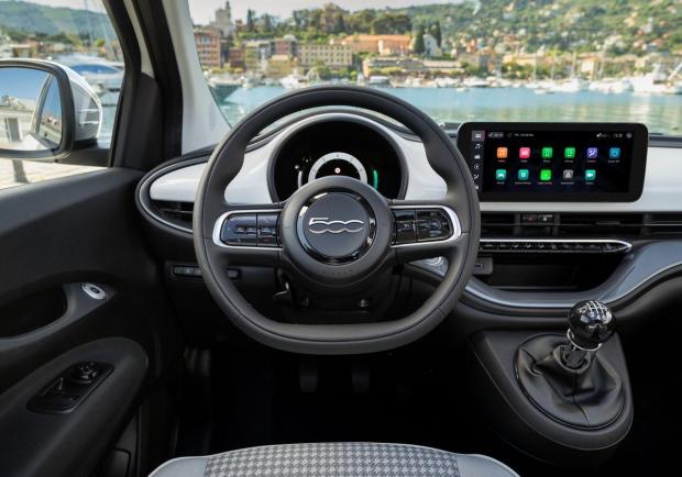 Fiat 500 Hybrid Dolcevita - volante