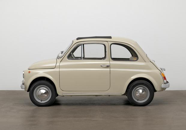 Fiat, una 500 al MoMA di New York 01