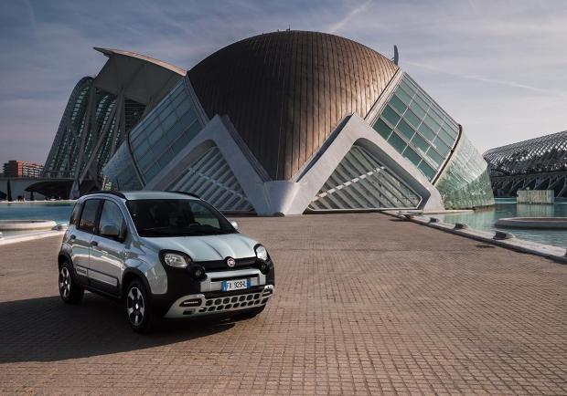 Fiat 500 e Panda Hybrid, il primo passo di FCA nell'elettrificazione 07