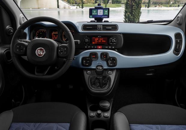 Fiat 500 e Panda Hybrid, il primo passo di FCA nell'elettrificazione 09