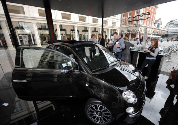 Fiat 500C by Gucci tre quarti anteriore