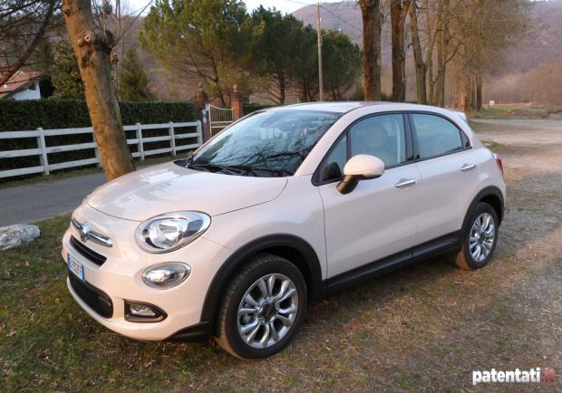 Fiat 500X 1.6 Multijet Lounge tre quarti anteriore