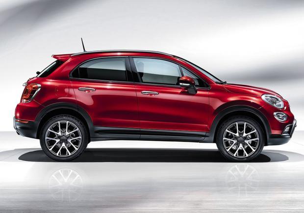 Fiat 500X rossa profilo, prime immagini ufficiali