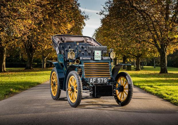 Fiat, il primo modello del 1899 sfila a Londra 01