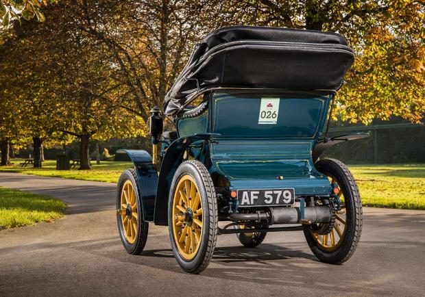 Fiat, il primo modello del 1899 sfila a Londra 02