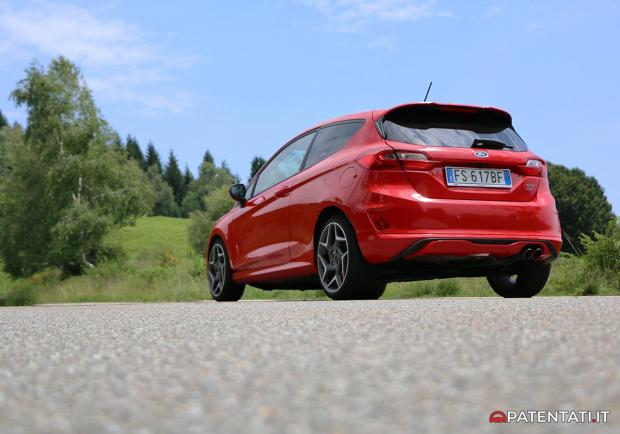 Ford Fiesta ST 1.5 EcoBoost tre quarti posteriore