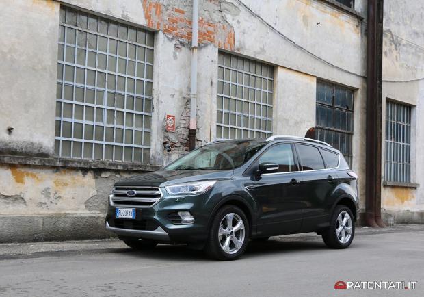 Ford Kuga 1.5 TDCi 120cv Powershift 2018 foto