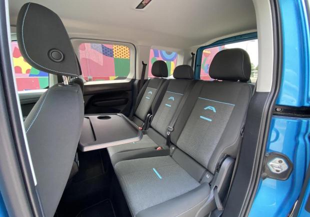 Ford Tourneo Connect Activ EcoBlue 122Cv sedili posteriori