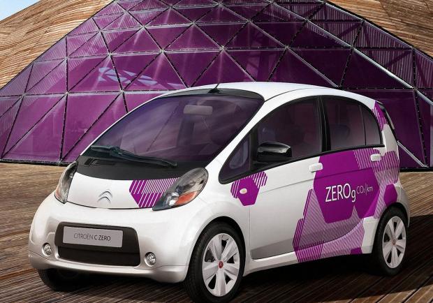 Free2Move, il car-sharing elettrico a Parigi con Peugeot e Citroen