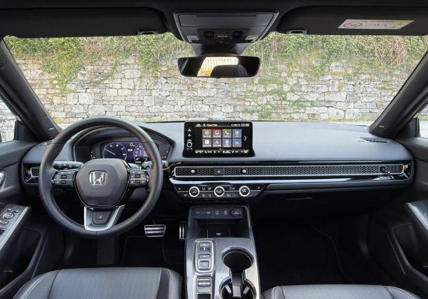 Honda Civic full-hybrid Sport 9