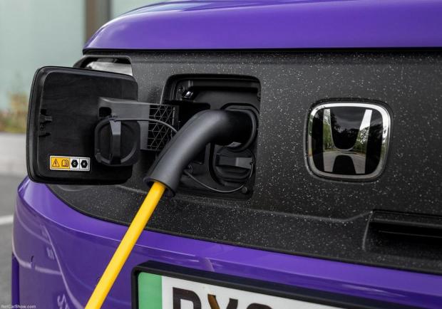Honda Super-N - rifornimento elettrico