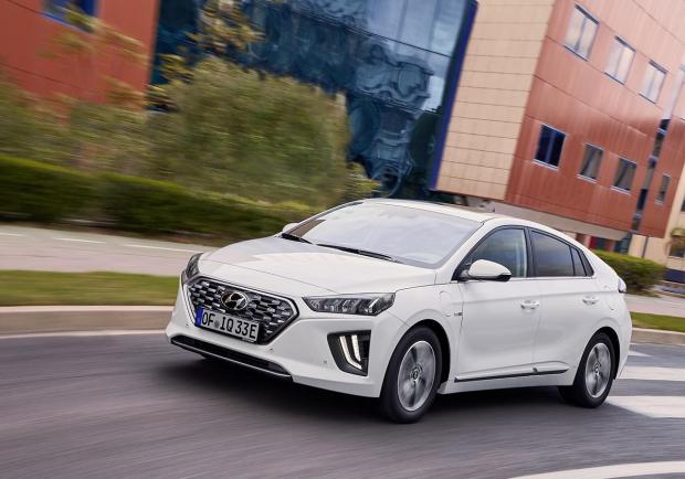 Hyundai, alla 1000 Miglia Green con Kona e Ioniq 02