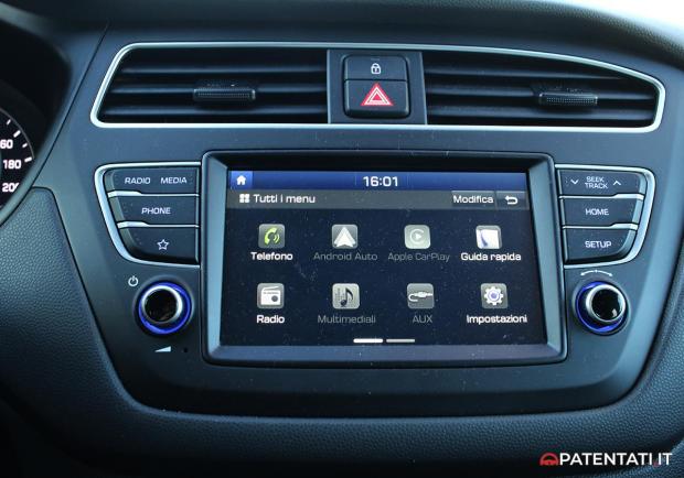 Hyundai i20 Active schermo touch