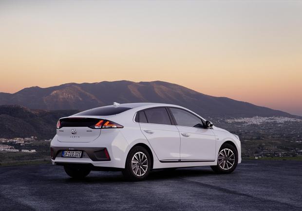 Hyundai Ioniq Electric foto posteriore