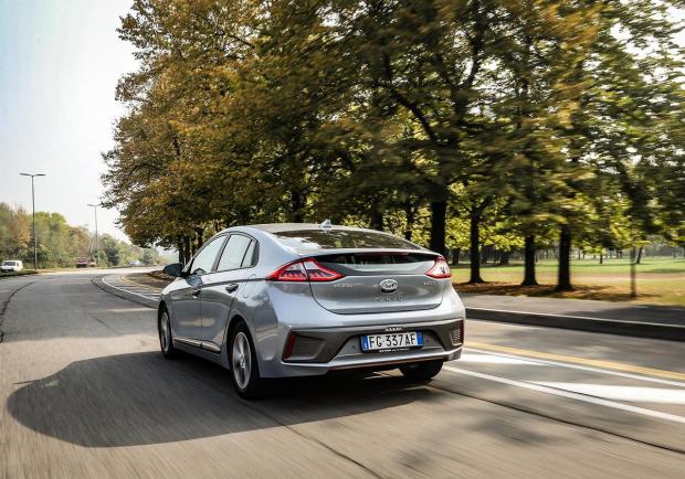Hyundai IONIQ, l'elettrica a 5 stelle più efficiente d'Europa 02