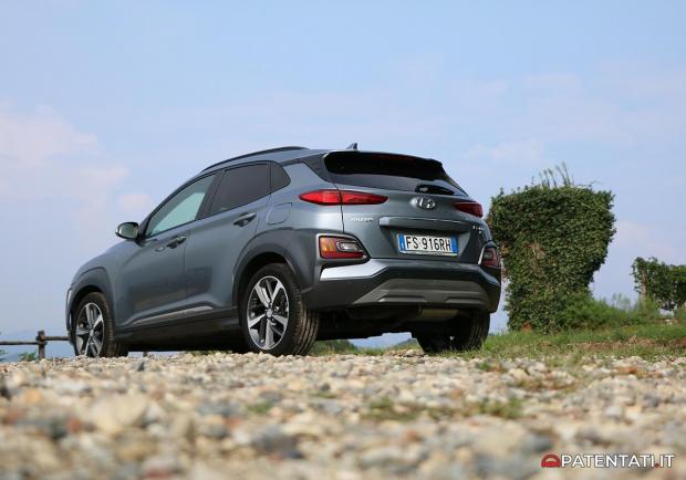 Hyundai Kona 1.6 CRDi 136 CV 4WD DCT posteriore