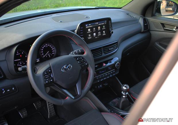 Hyundai Tucson 1.6 CRDi ibrida diesel N Line interni