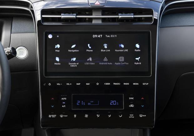 Hyundai Tucson Hybrid 2021 schermo touch